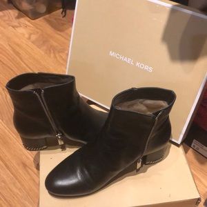 Ankle boots Michael Kors.